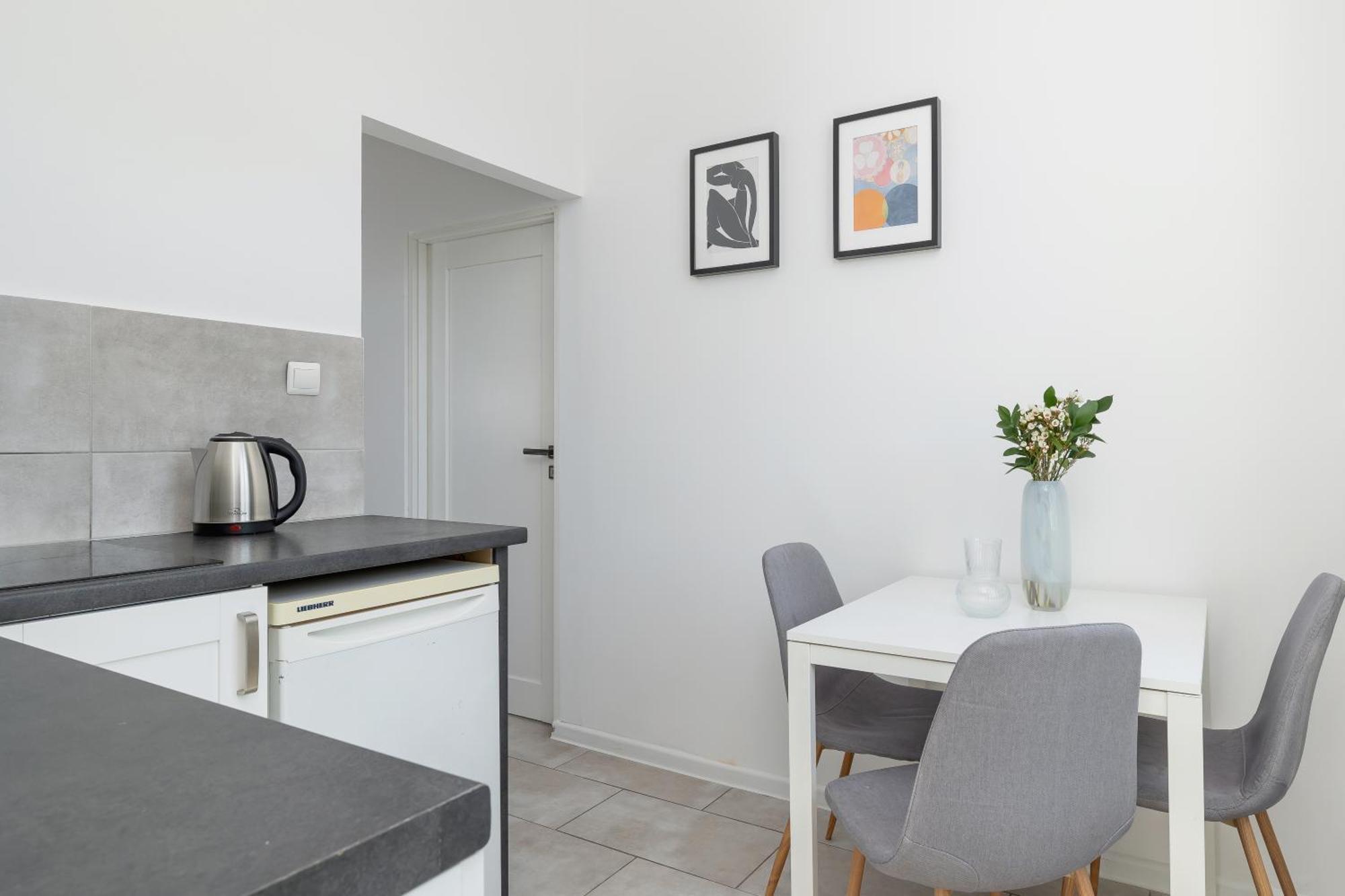 2-Bedroom Apartment - Dluga 65 คราคูฟ ภายนอก รูปภาพ